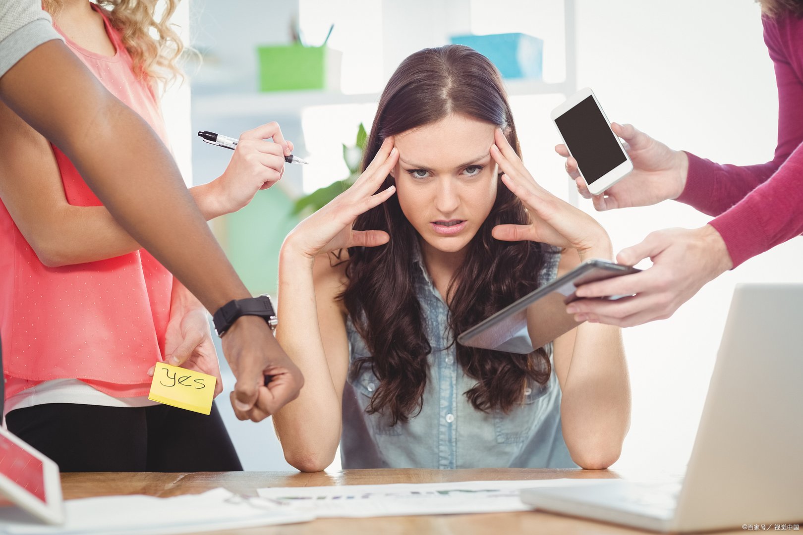 老婆跟别人玩暧昧，这时候该怎么办才好？