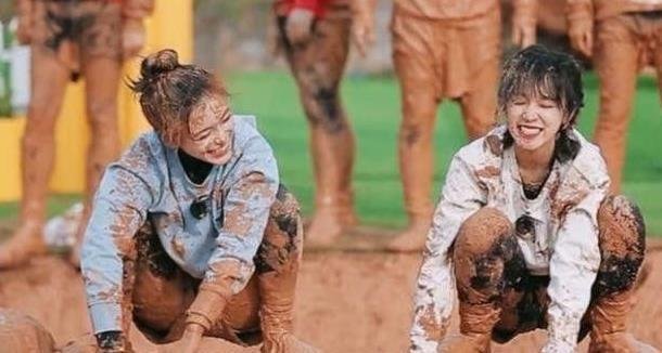 杨颖录制《奔跑吧》被砸脸，当时有何反应？