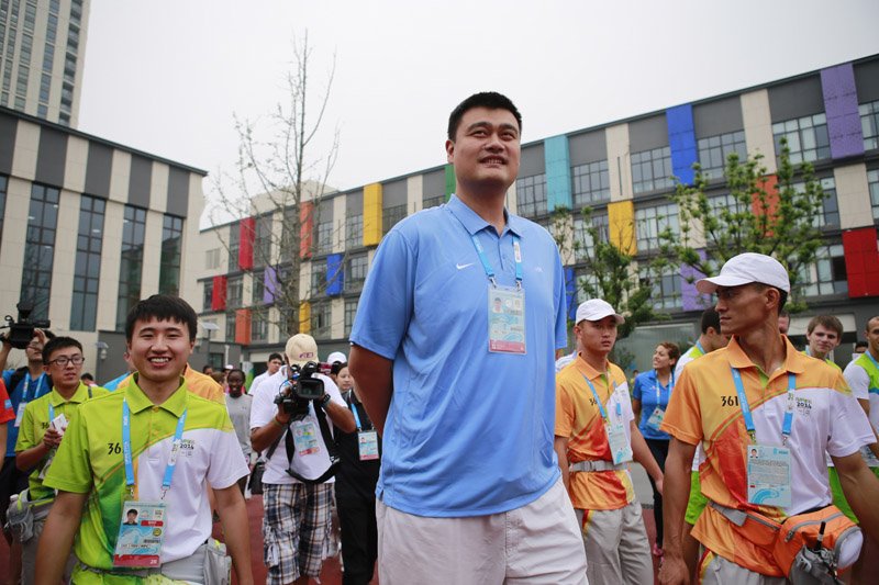 姚明已抵达全运村,他此次抵达全运村的目的是什么?