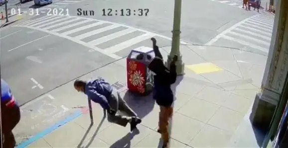 亚裔老人遭袭击吴彦祖悬赏缉凶，他的行为你支持吗？