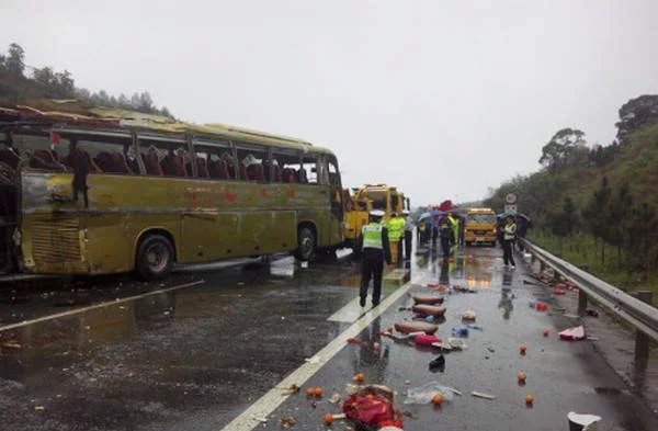 上海虹口发生多车相撞事故,已造成2死5伤,为什么会酿出这样的惨祸?