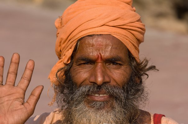 为何有人说尼泊尔的苦行僧是“左手人间，右手天堂”？