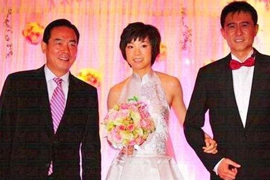 与袁立同居12年的富商徐威,为何转头就娶了张怡宁?