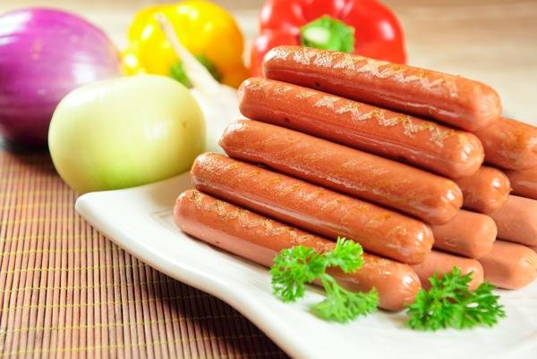 良品铺子因“鸡肉肠生蛆事件”公开致歉,鸡肉肠生蛆是什么原因导致的?