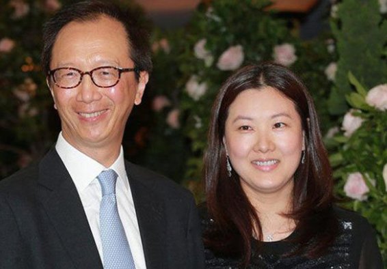 梁锦松先娶了跳水冠军伏明霞,两人相差26岁,后又和她闺蜜暧昧,咋回事?