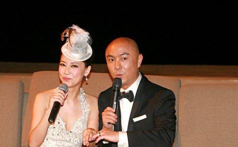 张卫健罕见晒与老婆的合照,是否代表攻破离婚的传言?