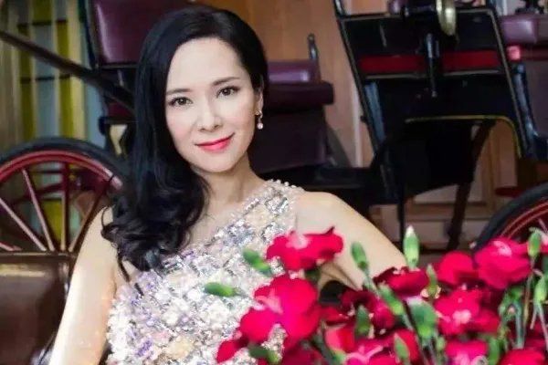 郭羡妮否认10岁爱女以“童星”出道,为何不让女儿进入演艺圈呢?