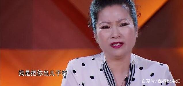 陈学冬和大姨两人的关系似乎就很微妙了,到底是什么