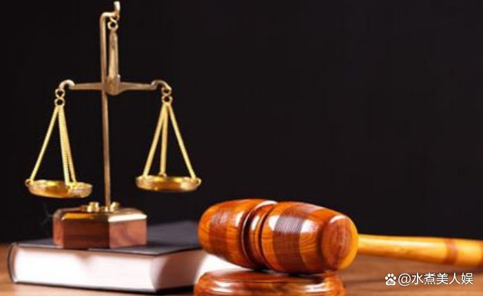 上海一男子违反防疫规定殴打民警,其行为是否构成袭警罪?