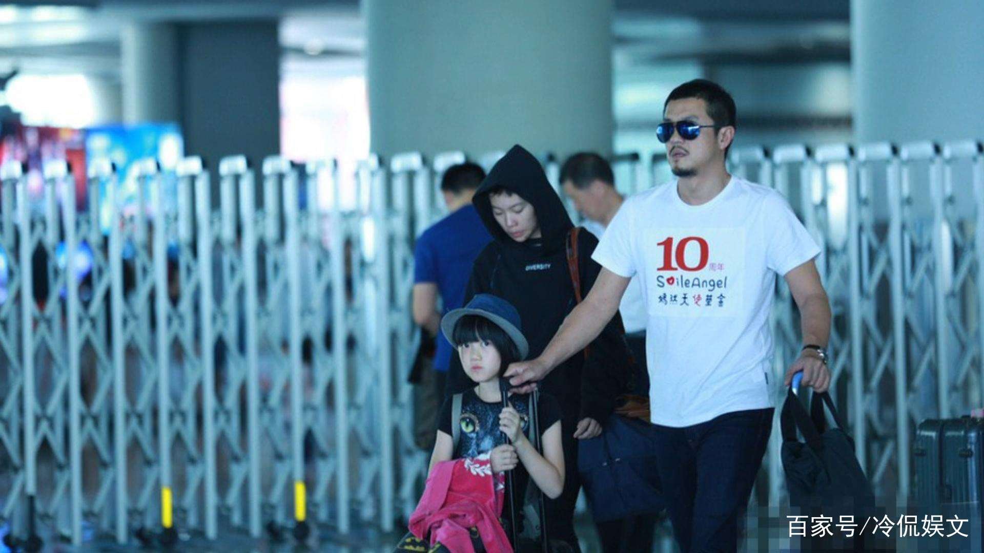 李亚鹏父女关系要散，李嫣表达不满，被指在刻意划清界限，这是怎么了？