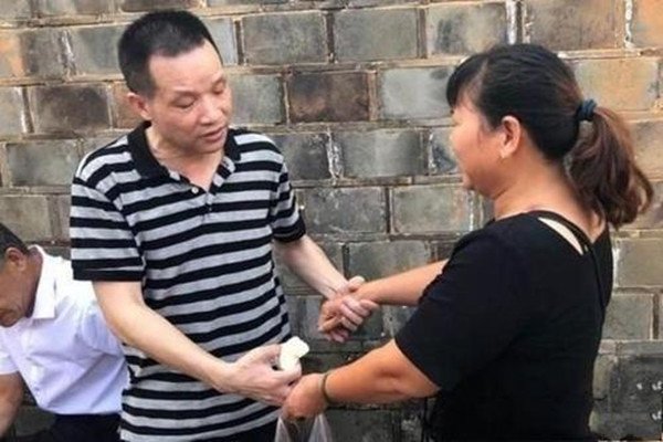 张玉环办理新身份证,你认为他的生活真的“正常”了吗?