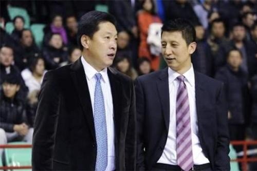 李春江怒骂北京球员被罚出场，为何球迷却给他点赞？