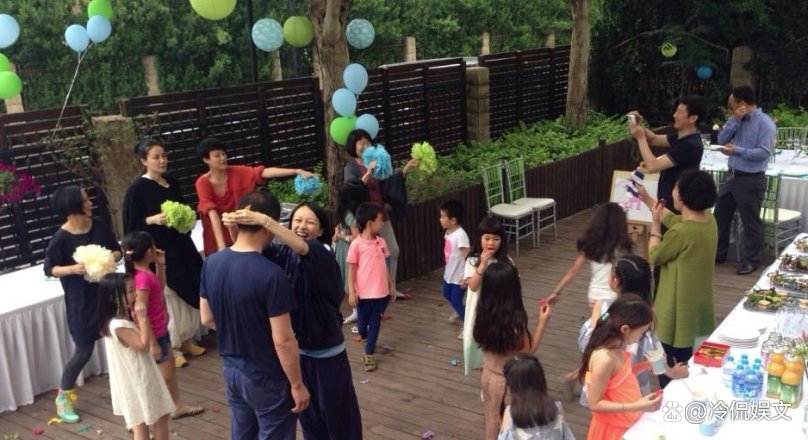 李亚鹏父女关系要散，李嫣表达不满，被指在刻意划清界限，这是怎么了？