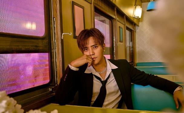 张艺兴点赞罗志祥“男孩女孩”微博，默默支持行为的背后是否另有隐情？