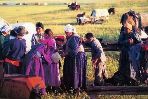 我国的民族区域自治地方分为哪几级？