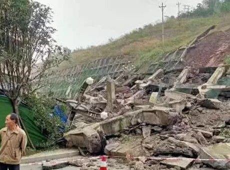 四川宜宾发生山体塌方，3车受损，遇到山体滑坡该怎么办？