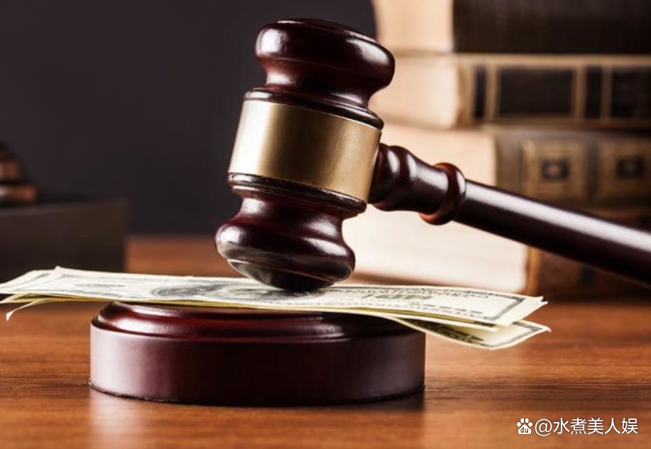 上海一男子违反防疫规定殴打民警,其行为是否构成袭警罪?