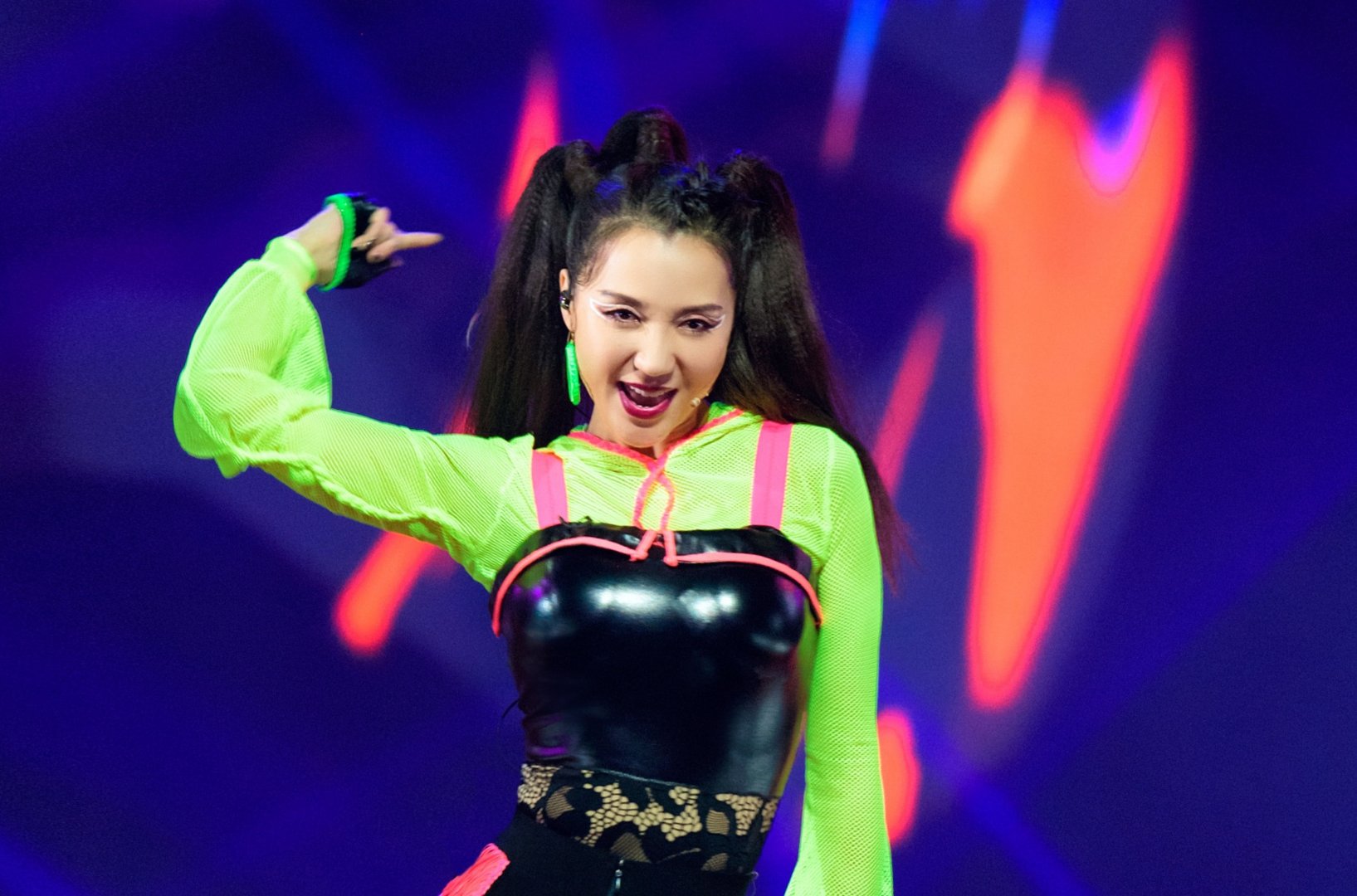 宁静上次哭这么惨还是多尔衮死，陈年旧事为何会上热搜？