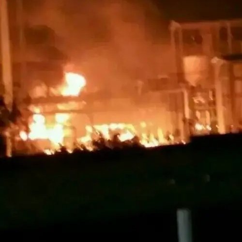 山东淄博一化工厂爆燃有人受伤,事故发生的原因是什么?