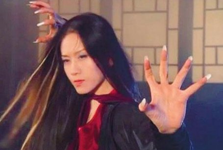 “爱指甲如命”的杨丽萍,17年前却扮演了反派梅超风,她是有什么苦衷吗?