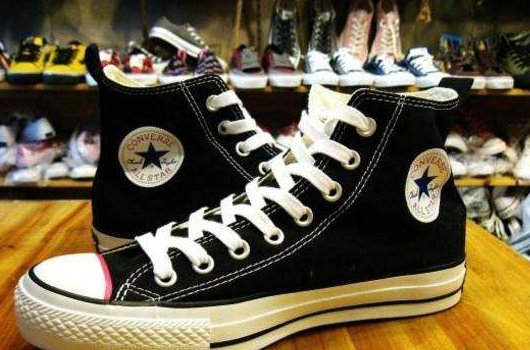 匡威帆布鞋价格多少?