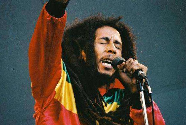 官方公布2020年收入最高已故名人榜,他们都是如何去世的?