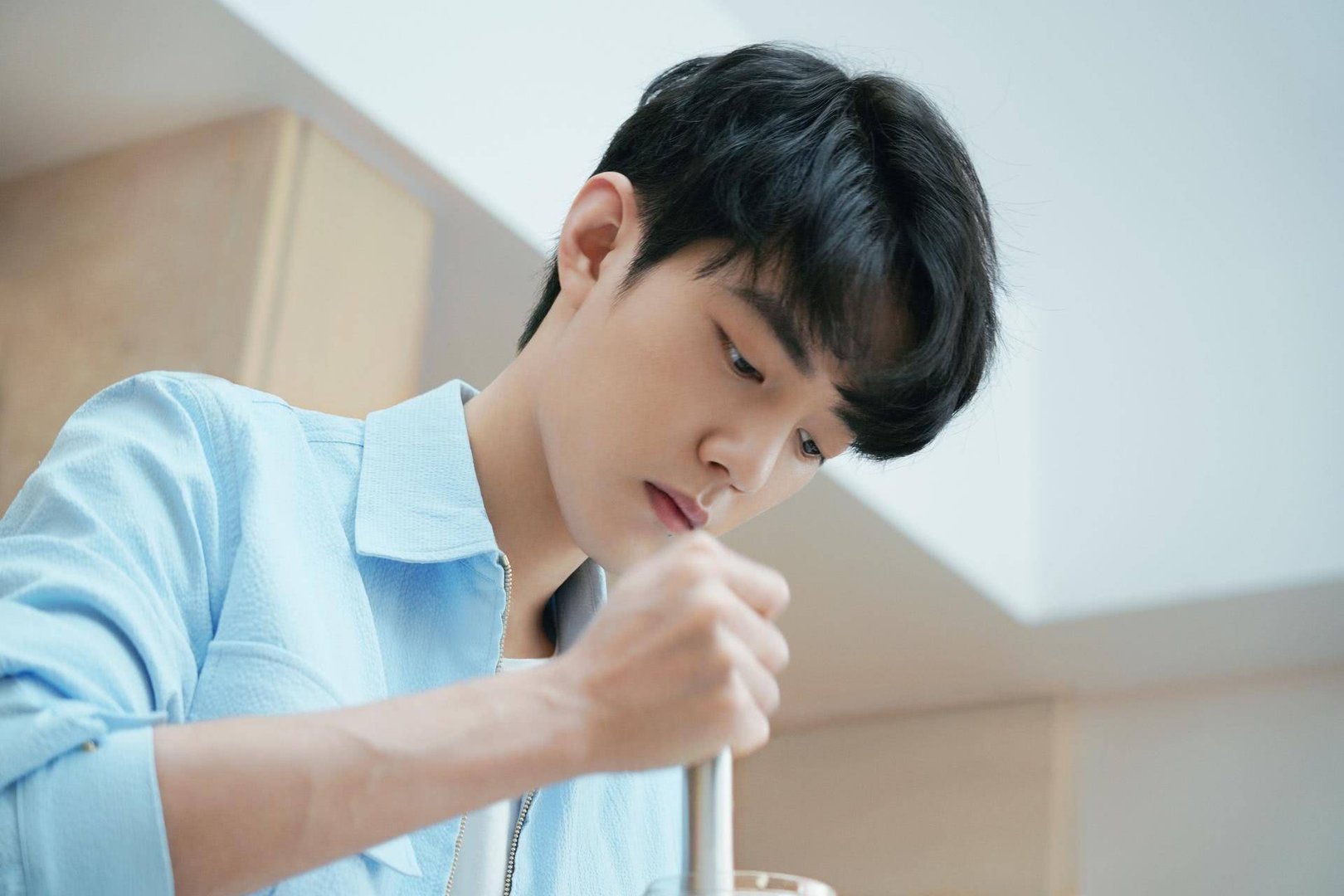 肖战《沸腾之夜》彩排素颜照曝光,他的状态如何?