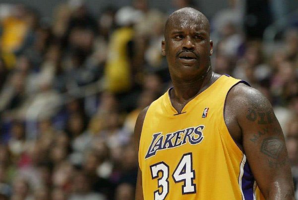 为何奥尼尔的力量3个人都拉不住,巴特尔单手就将他放翻在地?