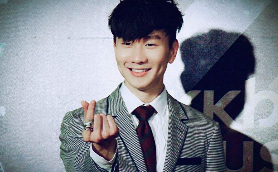 山寨版林俊杰涉嫌欺诈，那些东施效颦的人都是什么心态？