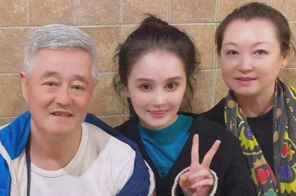 小品之王赵本山女儿球球要嫁入豪门，她老公家境如何？