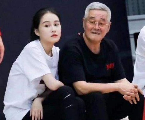 小品之王赵本山女儿球球要嫁入豪门,她老公家境如何?