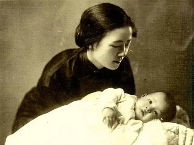 林徽因的后代现状如何，林徽因的女儿和后母怄气十年，为何孙子孙女不姓梁?