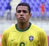 巴西队最近30年参加国际大赛的9号球员有哪些?