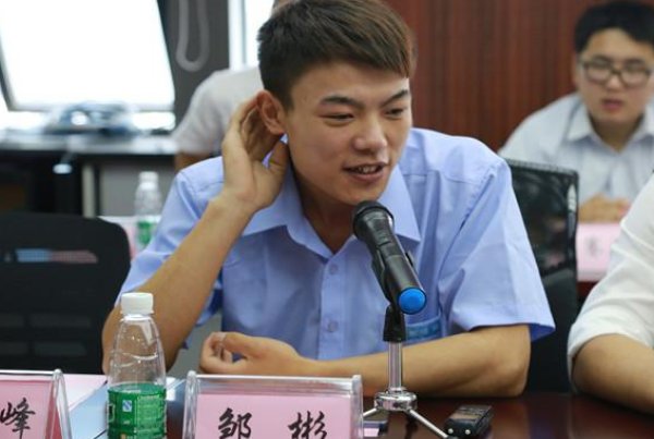 95后新生代农民工当上全国人大代表,在他身上你看到了什么?