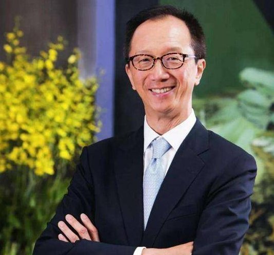 梁锦松先娶了跳水冠军伏明霞,两人相差26岁,后又和她闺蜜暧昧,咋回事?