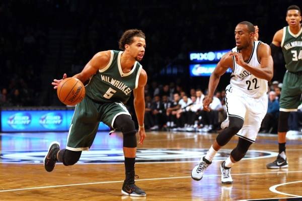 36分11板，琼斯才25岁，为什么没人要？