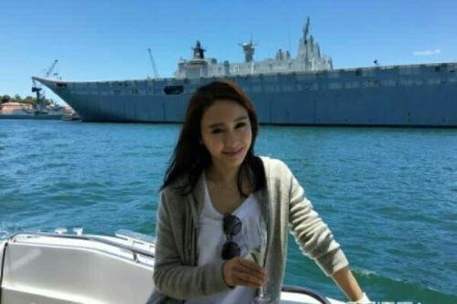 黎姿晒18岁青涩照，不施粉黛满脸胶原蛋白，盛世美颜无人能及吗？