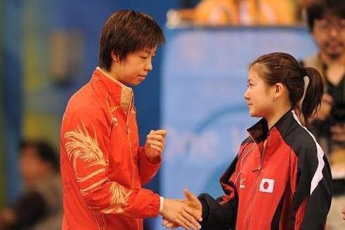 与袁立同居12年的富商徐威,为何转头就娶了张怡宁?