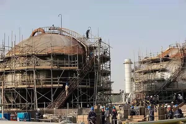 沙特石油重镇港口遭到无人机袭击，这会是什么人的阴谋？