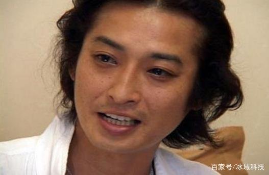 曾是日本当红男星,养了16年的儿子却不是亲生的,他是谁?
