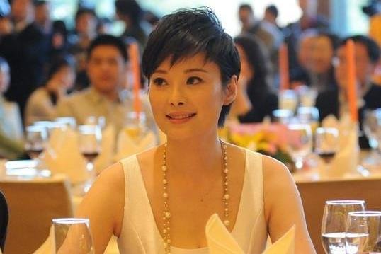 与袁立同居12年的富商徐威,为何转头就娶了张怡宁?