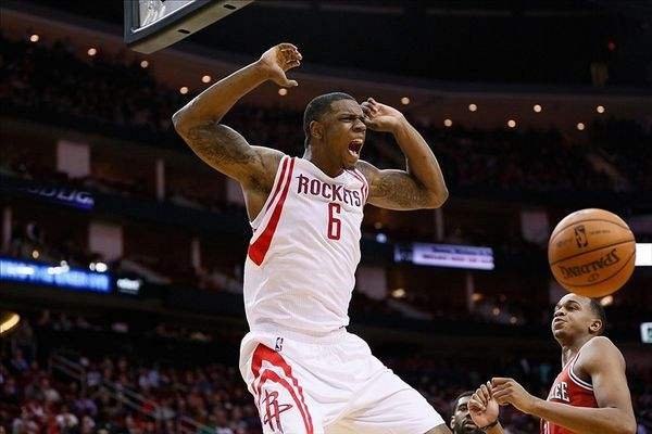 36分11板，琼斯才25岁，为什么没人要？