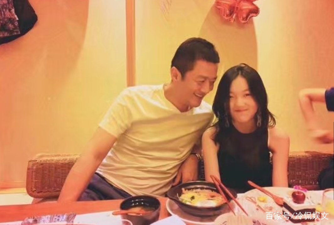 李亚鹏父女关系要散，李嫣表达不满，被指在刻意划清界限，这是怎么了？