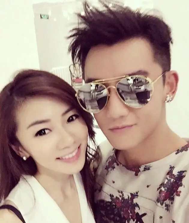 郑恺的前女友程晓玥是靠什么为生的？