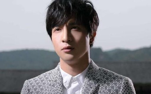 薛之谦升级当爸，晒孩子手指照会被批评的原因是什么？