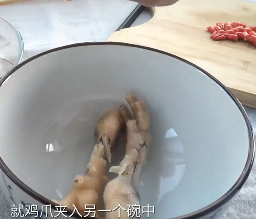 泡椒鸡爪的制作方法和配料