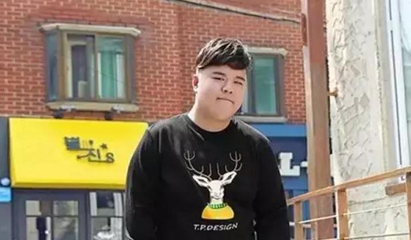 男生脸大适合什么发型？