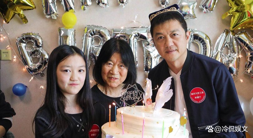 李亚鹏父女关系要散，李嫣表达不满，被指在刻意划清界限，这是怎么了？