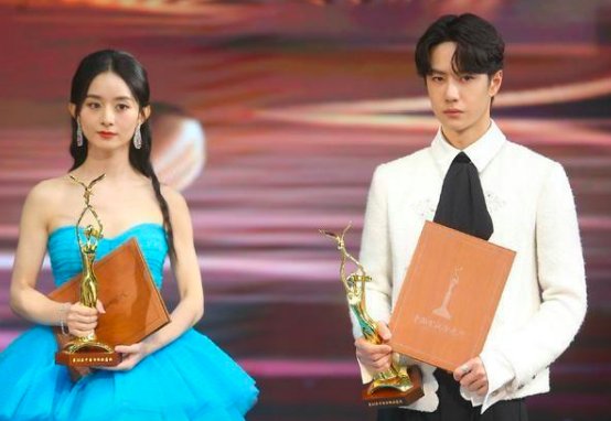 赵丽颖给王一博介绍前辈？