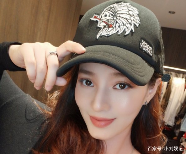 主持人欧弟官宣离婚!结婚6年有俩娃,仍没和前妻磨合好,当初为何要结婚?